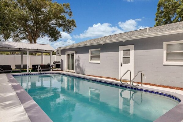 Alberca techada y alberca climatizada