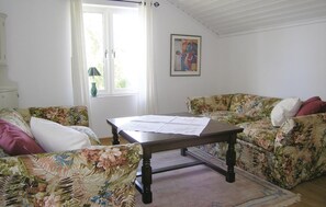 TV, fireplace - 5 bedroom awesome home in Bor (Bor)
