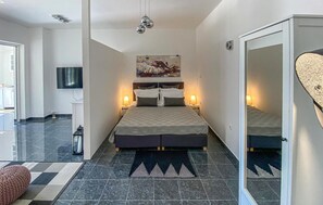 2 bedrooms, iron/ironing board, free WiFi, bed sheets