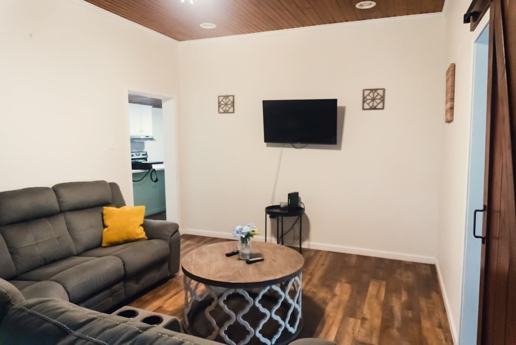 Downtown Cottage Getaway