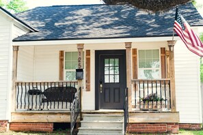 Exterior detail - Downtown Cottage Getaway (Lake Charles)