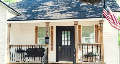 Downtown Cottage Getaway