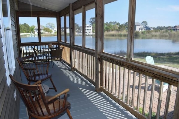 Outdoor dining - Cattail Cottage-quite and cozy cottage with a view  (Chincoteague)