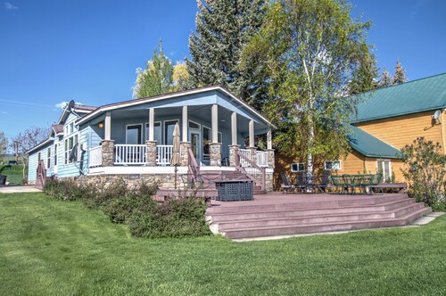 Deja Blue Lakehouse - Lake Front Property. The perfect vacation spot!