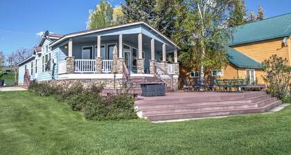 Deja Blue Lakehouse - Lake Front Property. The perfect vacation spot!