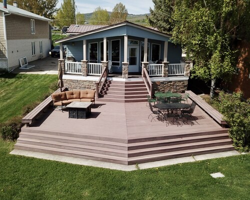 Deja Blue Lakehouse - Lake Front Property. The perfect vacation spot!