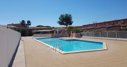 Villa in secure residence with swimming pool 200m from the beach