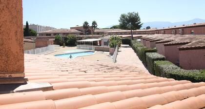 Villa in secure residence with swimming pool 200m from the beach