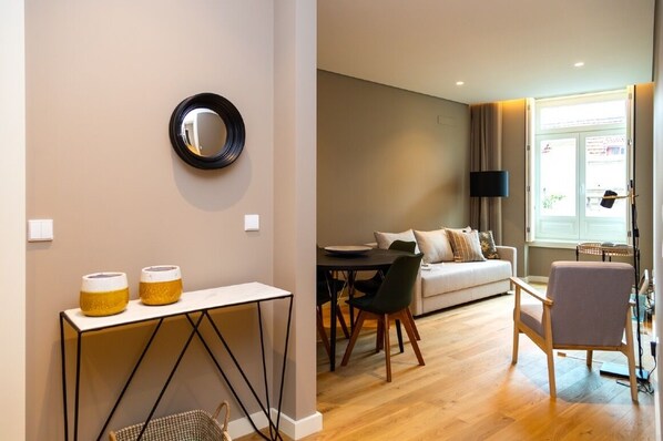 TV - SIZE Flats Clérigos - Apartment 3.1 (Porto)