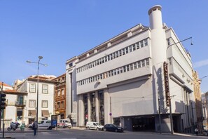 Parking - VIVA Fabulous Old World (Porto)