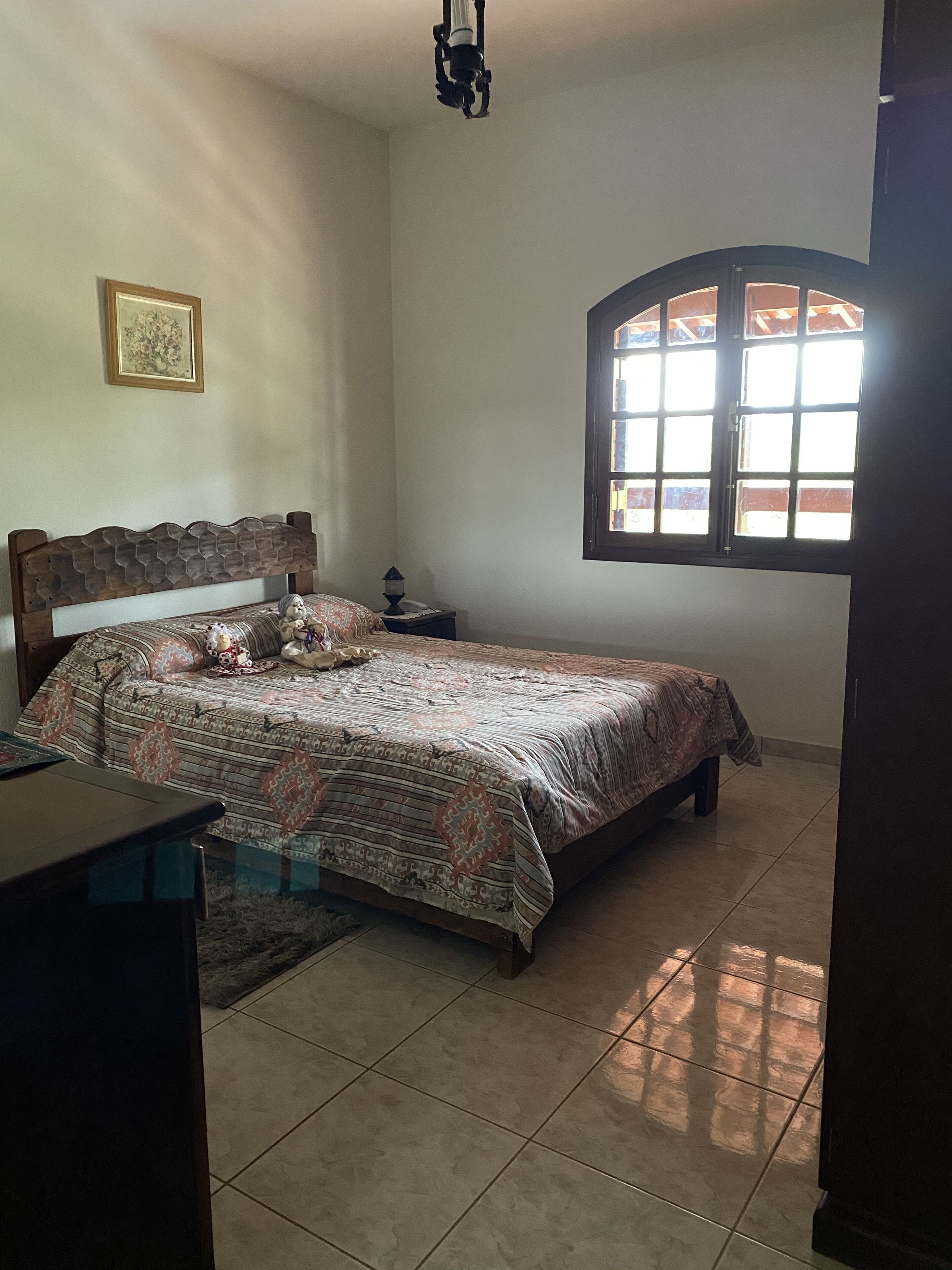 4 habitaciones, tabla de planchar con plancha y cuna de viaje 