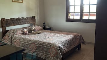4 habitaciones, tabla de planchar con plancha y cuna de viaje