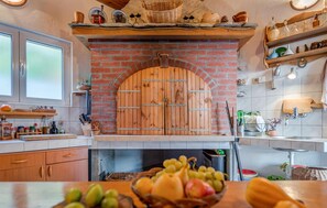Réfrigérateur, plaque de cuisson, lave-vaisselle, cafetière/bouilloire