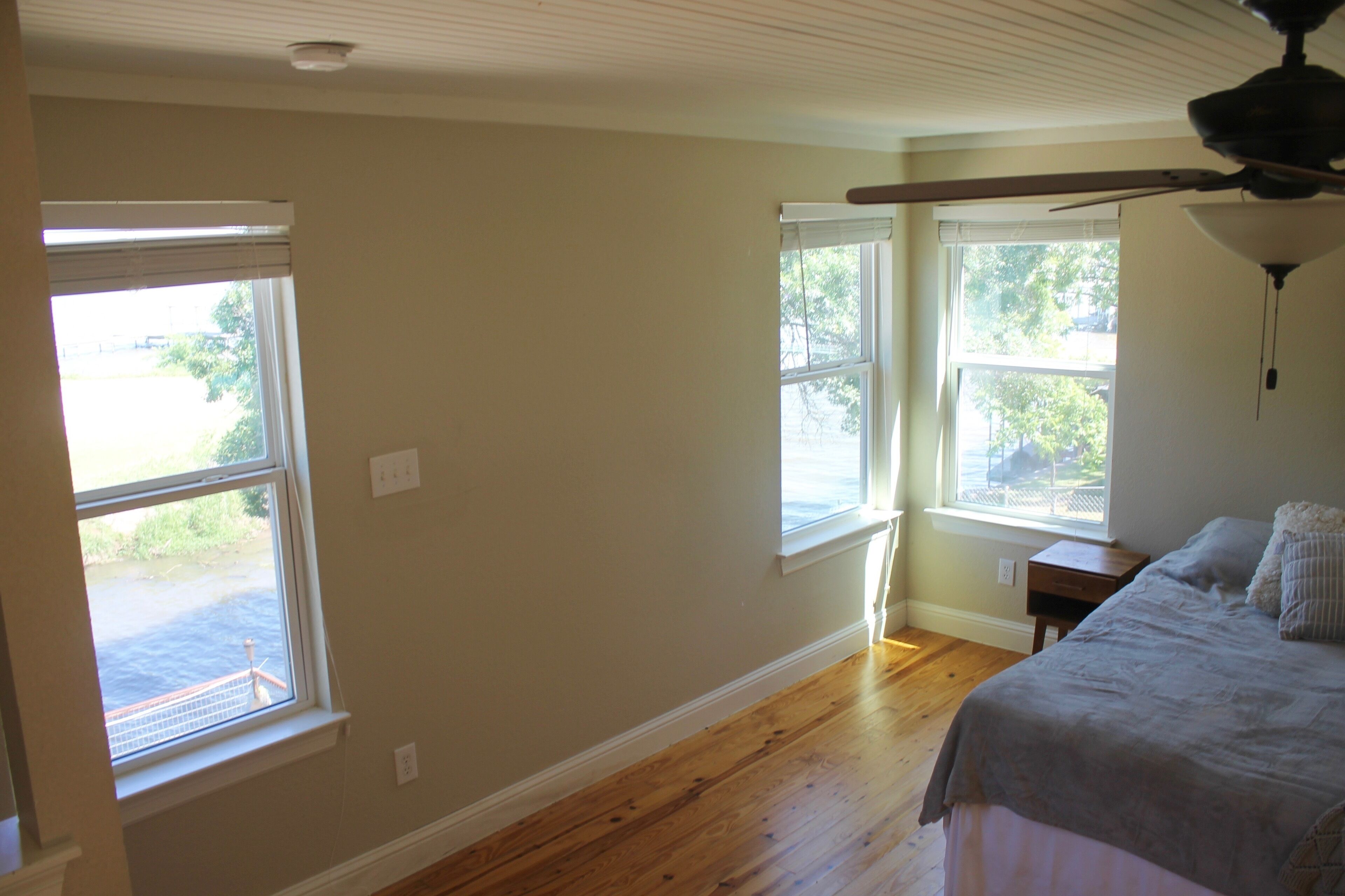 Lakefront Guest Suite- Private Entrance 