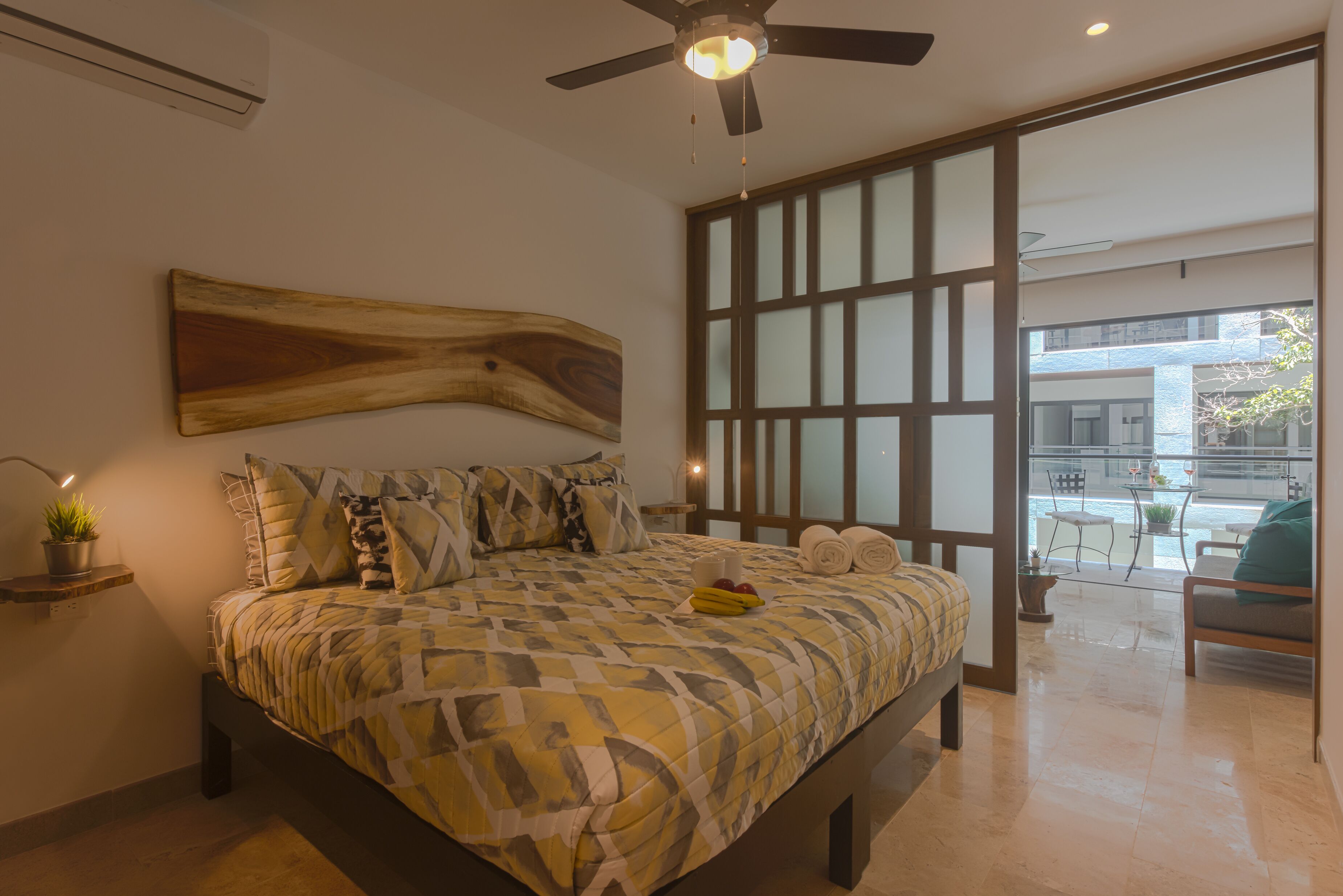 Awesome Location for 5th AVE & BEACH access without  noise! INCREDIBLE ROOFTOP