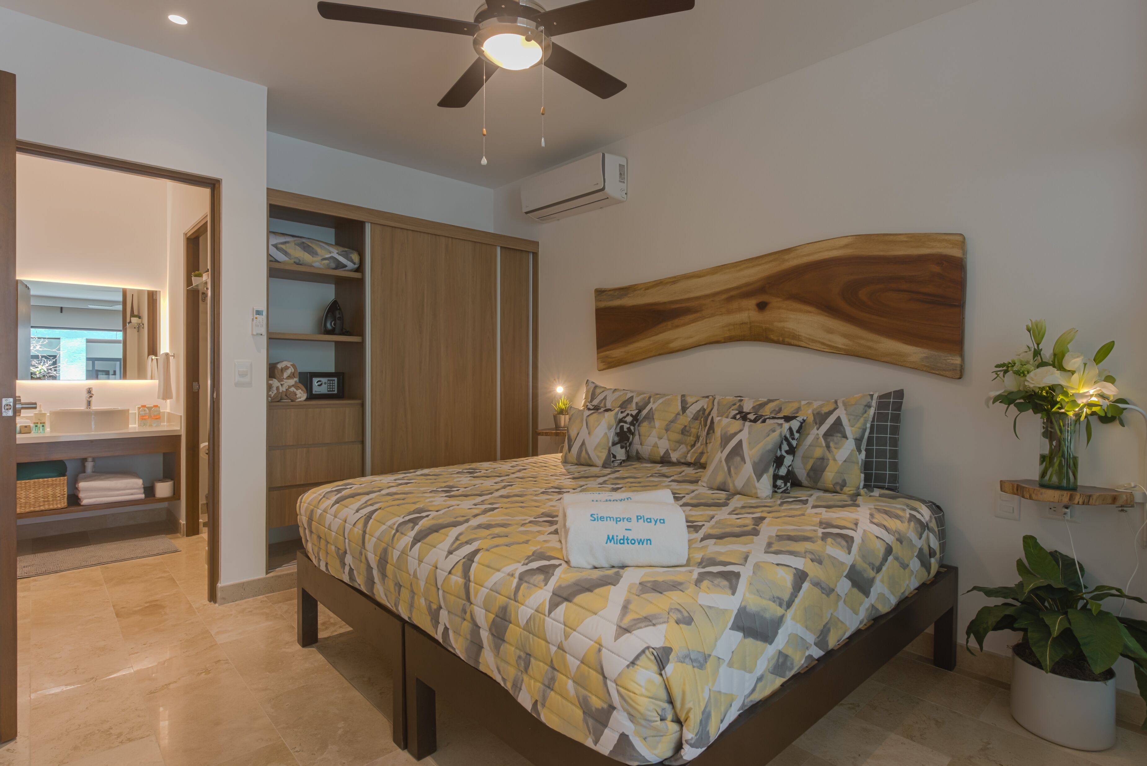 Awesome Location for 5th AVE & BEACH access without  noise! INCREDIBLE ROOFTOP