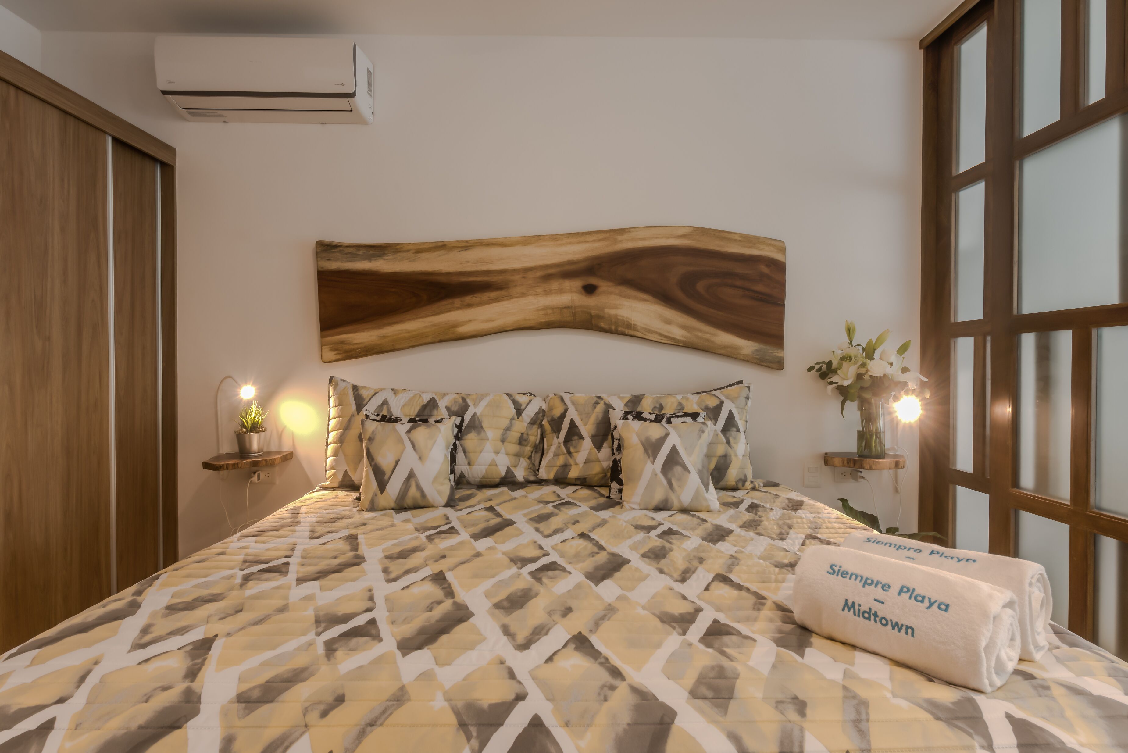 Awesome Location for 5th AVE & BEACH access without  noise! INCREDIBLE ROOFTOP