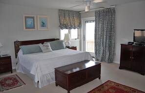 5 bedrooms, desk, iron/ironing board, WiFi - Cedar Gables (Chincoteague)