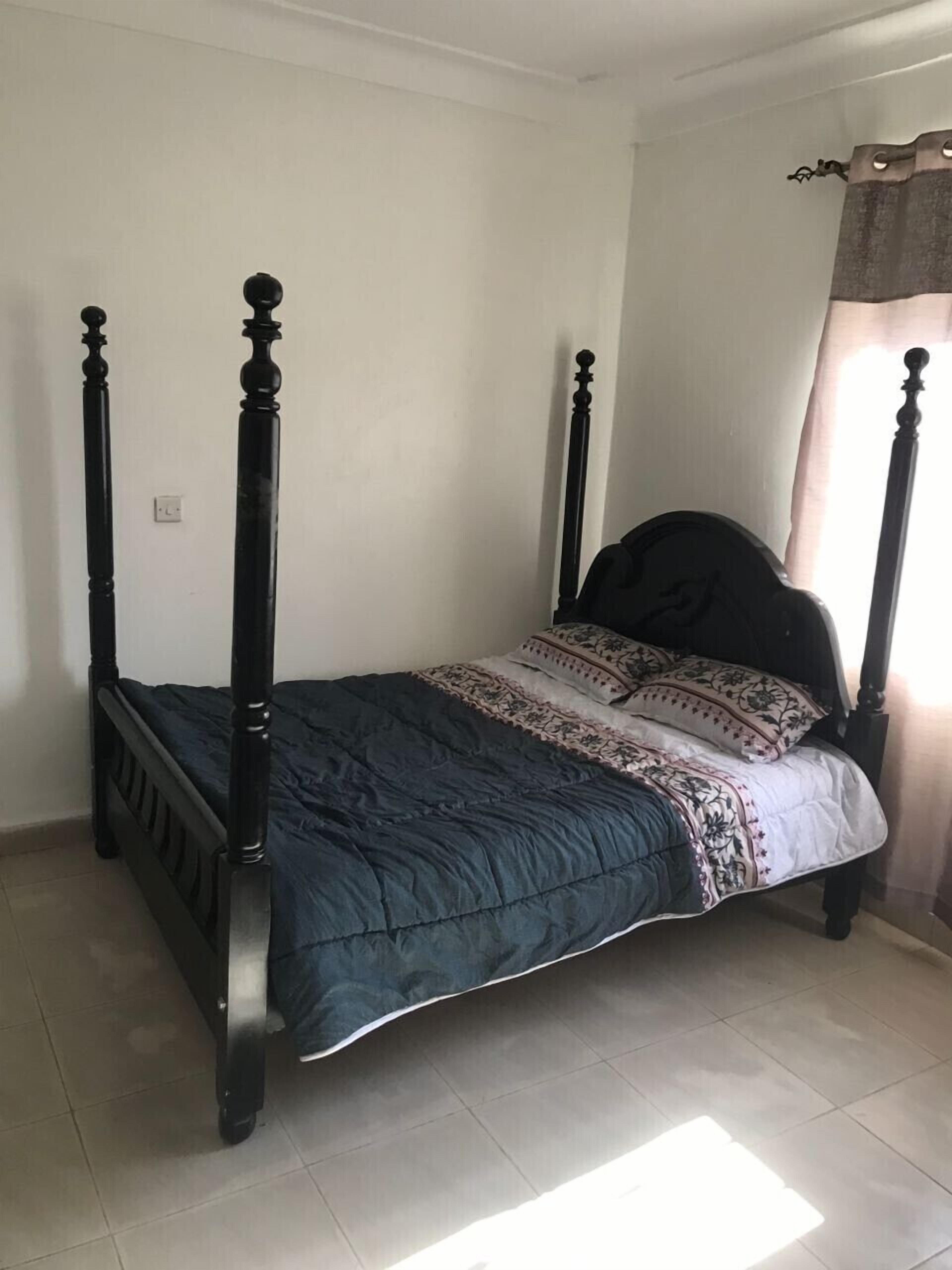 2 bedrooms, iron/ironing board, bed sheets