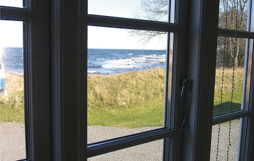 Lovely home in Svaneke with WiFi