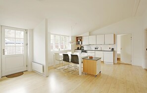 Kühlschrank, Mikrowelle, Herdplatte, Geschirrspüler