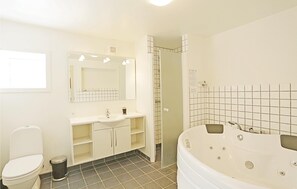 Shower - Lovely home in Svaneke with WiFi (Svaneke)