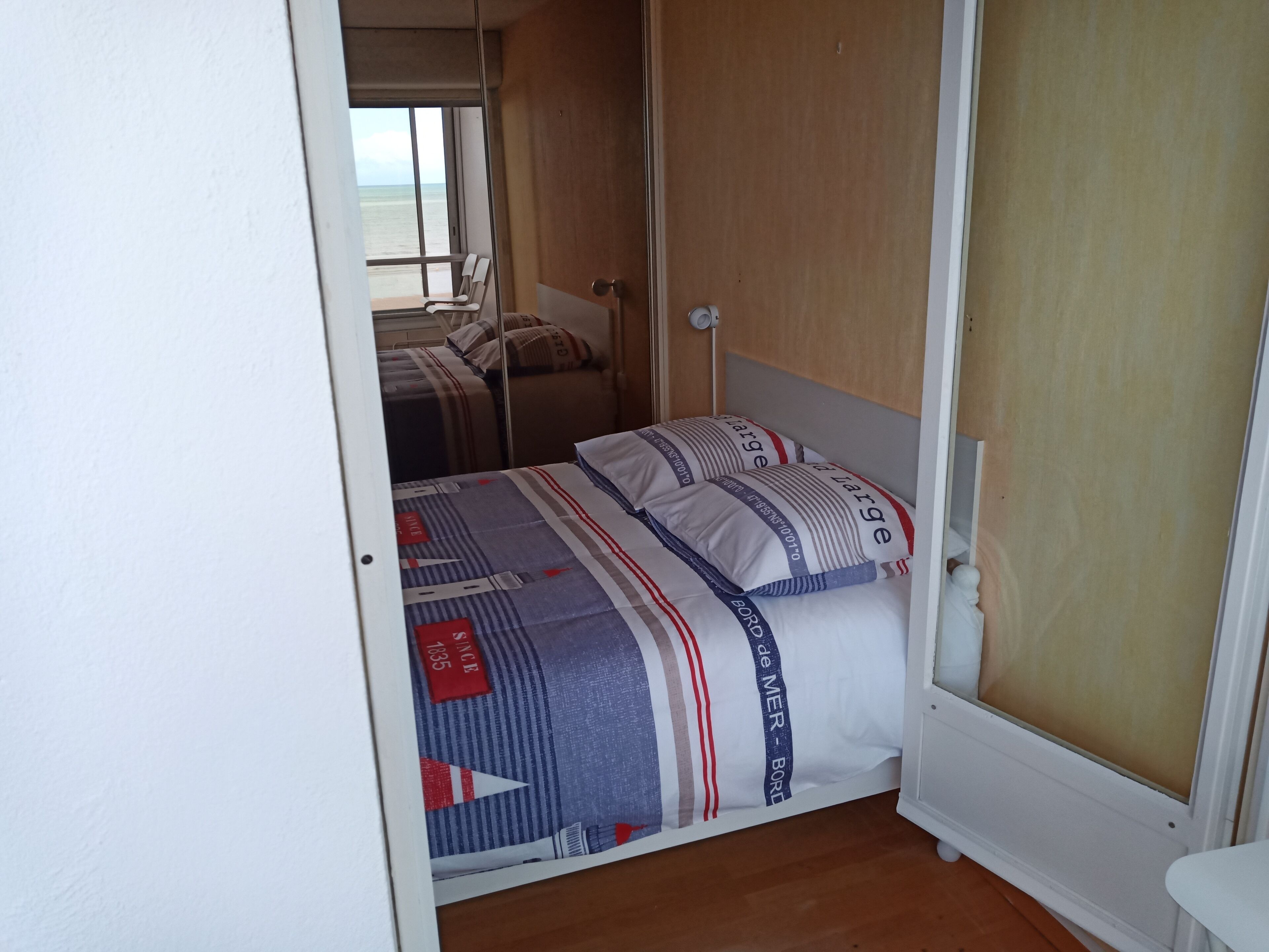 Very nice F2 overlooking the beach.