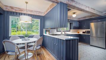 KĂŒhlschrank, Mikrowelle, Ofen, Herdplatte