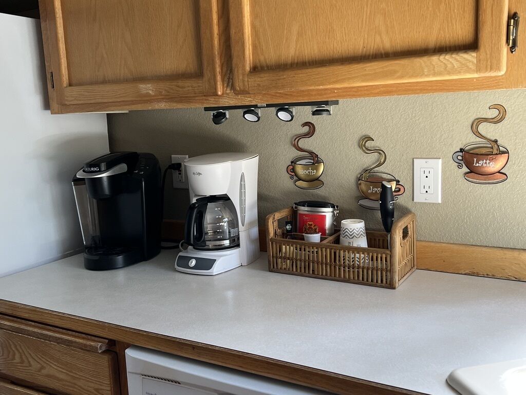 Steps from the SHARC with passes, 3 Master Suites, Hot Tub and NEW Central AC