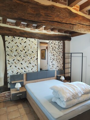 1 chambre, lit parapluie, Wi-Fi gratuit, draps fournis