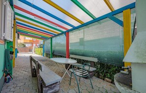 Outdoor dining - Pet friendly apartment in Duba with WiFi (Duba)