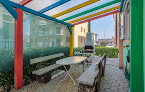 Outdoor dining - Pet friendly apartment in Duba with WiFi (Duba)