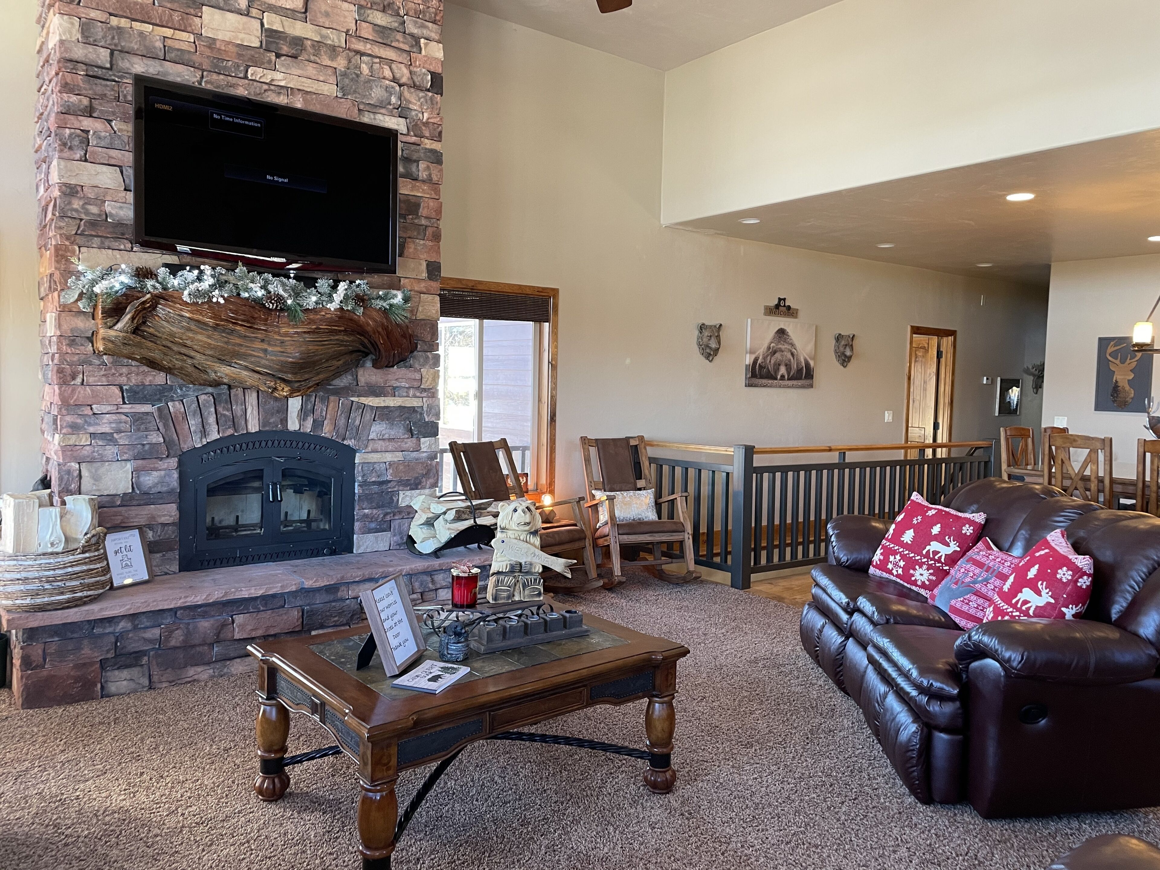 Royal Mountain Getaway - Cabin Sleeps 22!