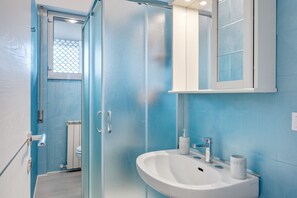 Kombination af bruser/badekar, bidet