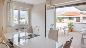 Unclassified image, 4 of 21, button - Luni Mare Bright Terrace Flat With Parking (Luni Mare)