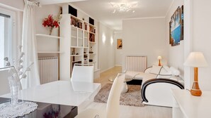 Unclassified image, 2 of 21, button - Luni Mare Bright Terrace Flat With Parking (Luni Mare)