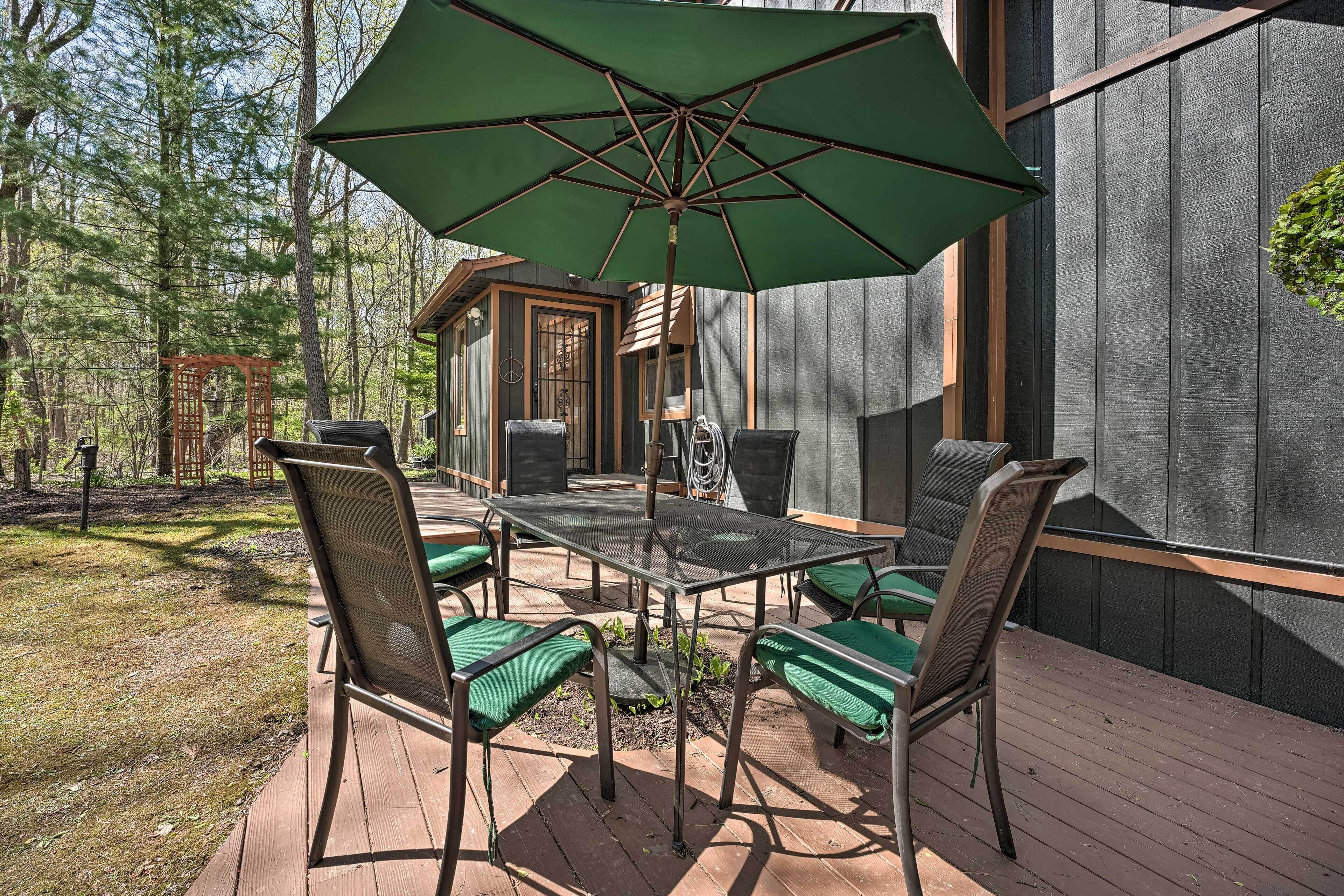 Sawyer Retreat w/ Fire Pit < 2 Mi to Beaches!