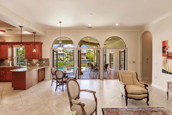 Interior - LUXURY HOUSE BY THE CANAL , Pets welcome 😀🐕. (Siesta Key)