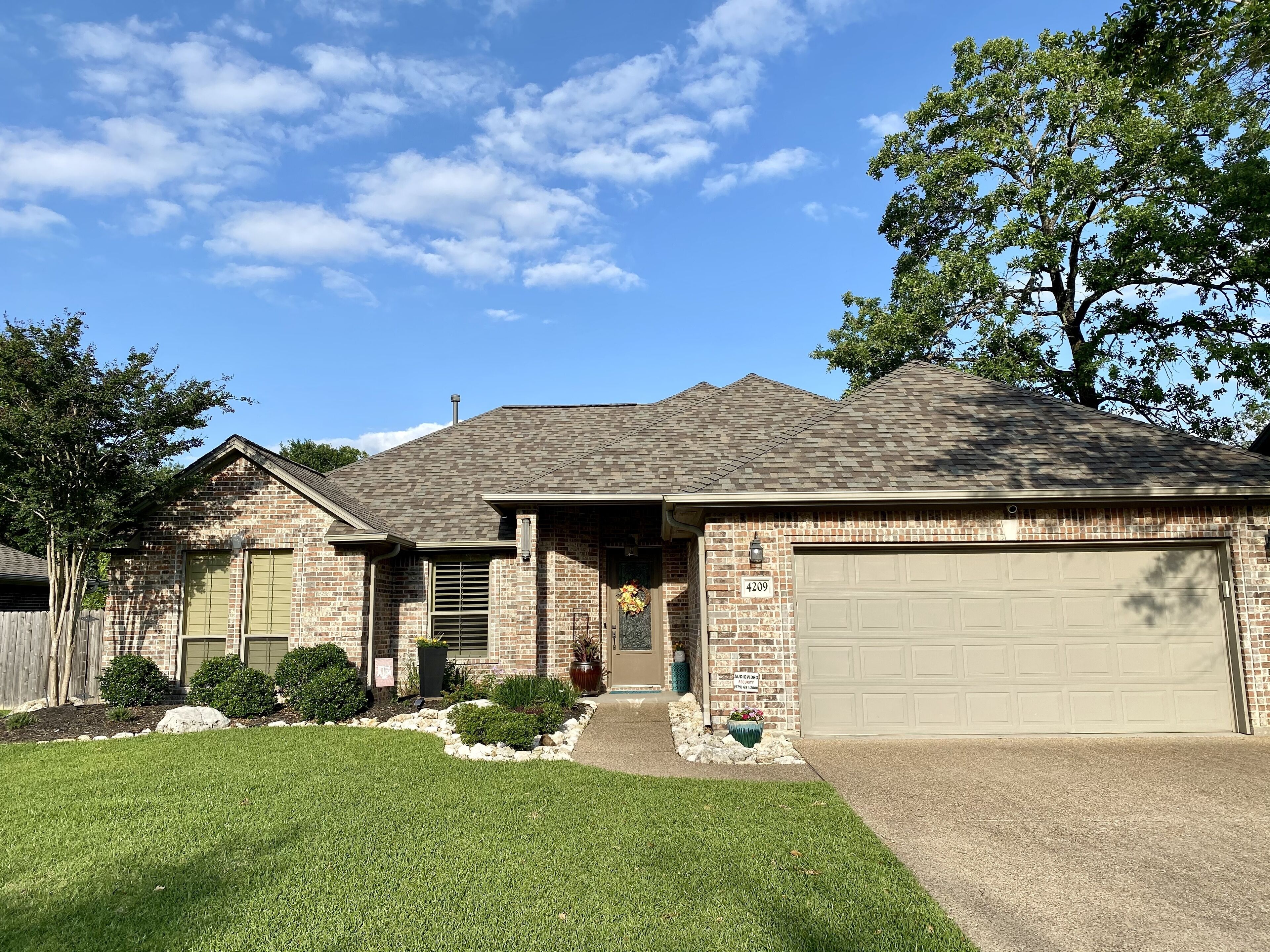 Aggieland Weekend Home w/ Jacuzzi