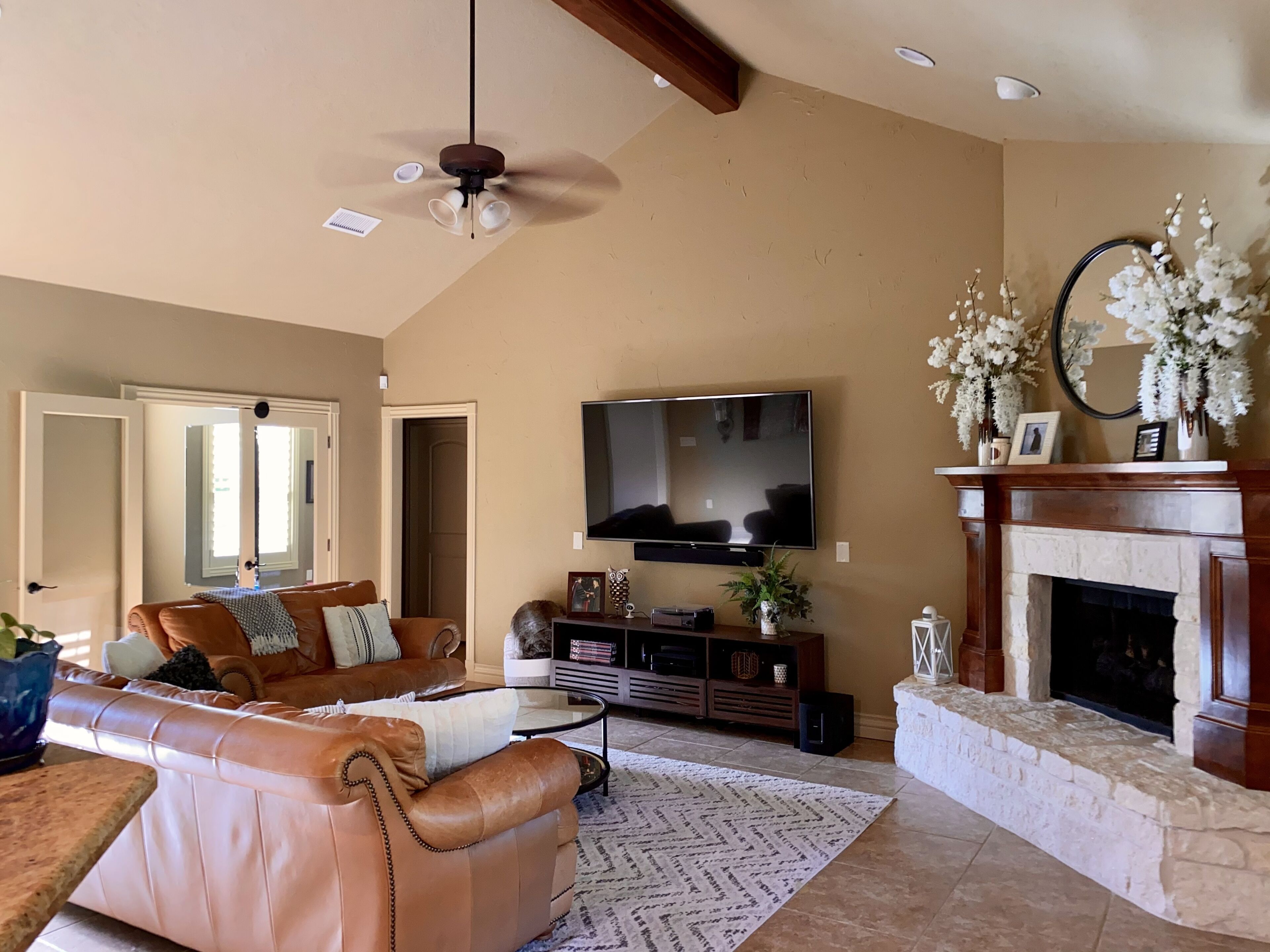 Aggieland Weekend Home w/ Jacuzzi