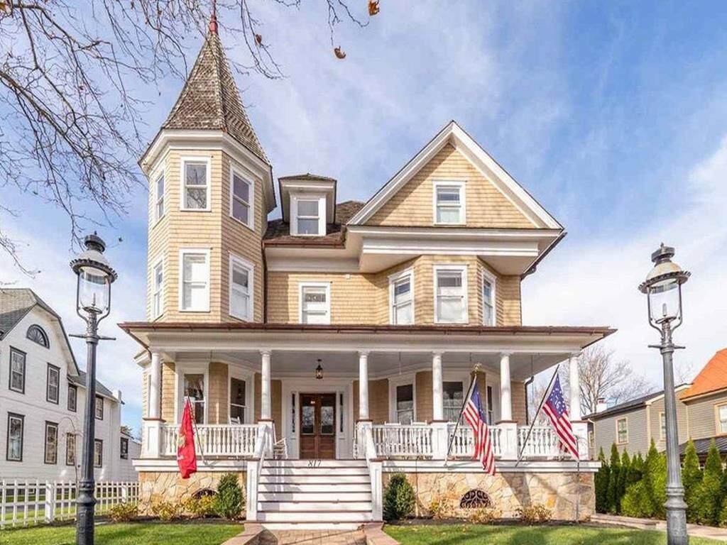 Seven Bedroom, Open Concept