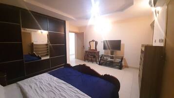 3 chambres, fer et planche Ă repasser, Wi-Fi, draps fournis