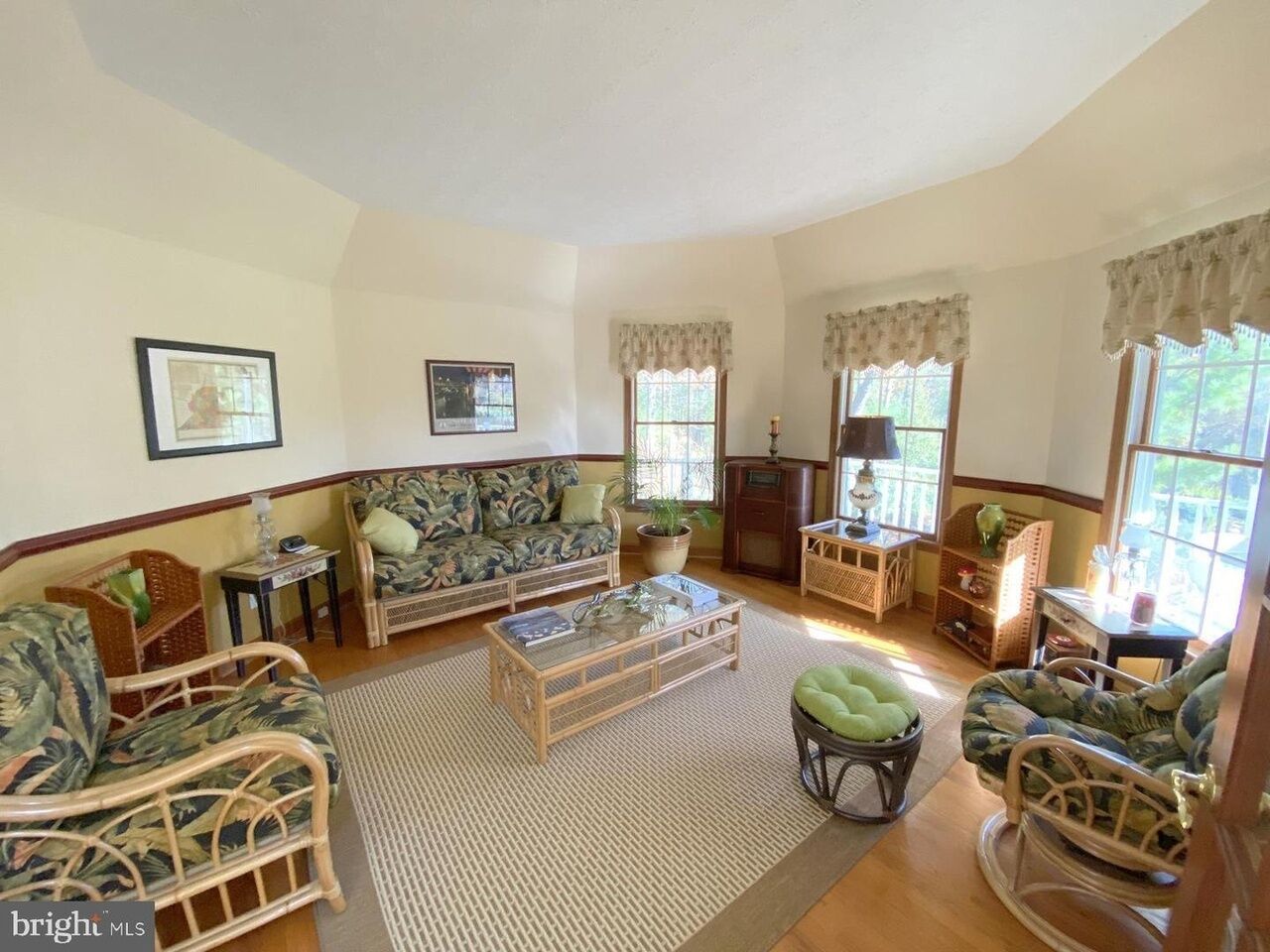 Private 10 acres with Blue Ridge Mountain Views! Enjoy any season RIGHT here!