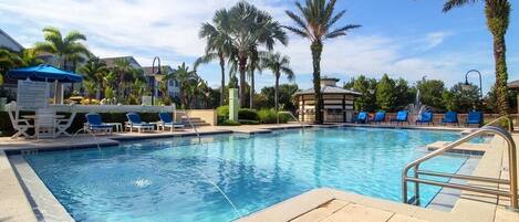 حمّام سباحة خارجي، حمّام سباحة مُدفَّأ