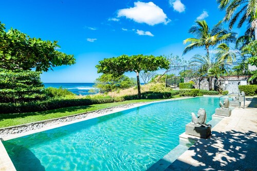 Newly Renovated, Beachfront, 2 bedroom Condo on Exclusive Langosta Beach!