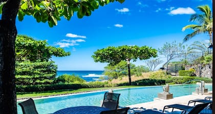 Newly Renovated, Beachfront, 2 bedroom Condo on Exclusive Langosta Beach!