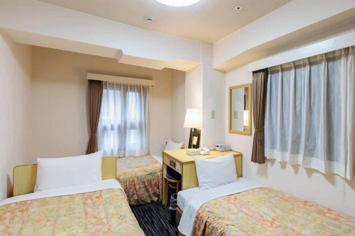 Down duvets, desk, blackout curtains, free WiFi