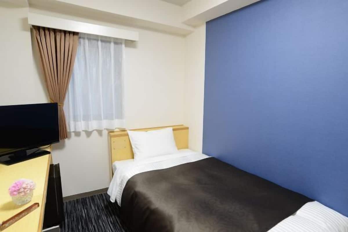 Down duvets, desk, blackout curtains, free WiFi