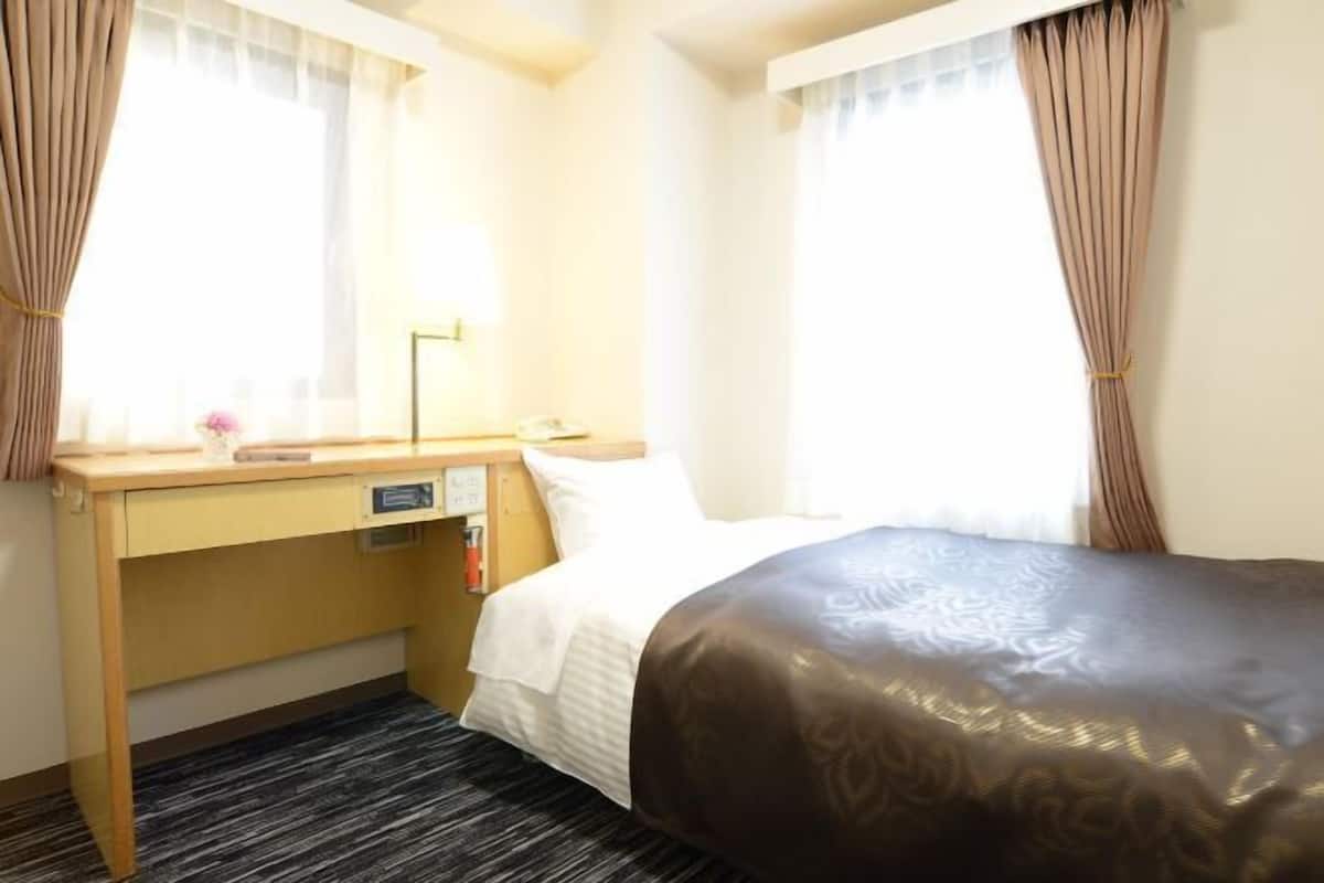 Down duvets, desk, blackout curtains, free WiFi