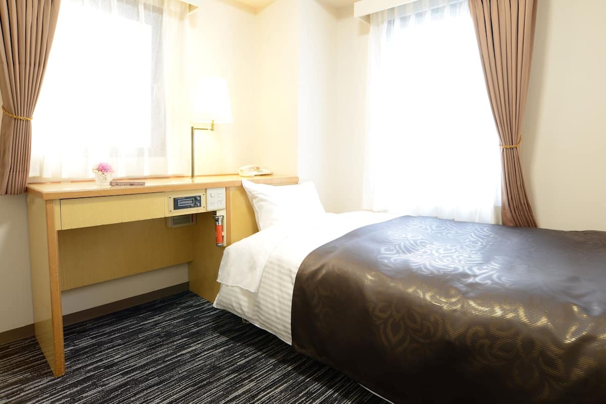 Down duvets, desk, blackout curtains, free WiFi
